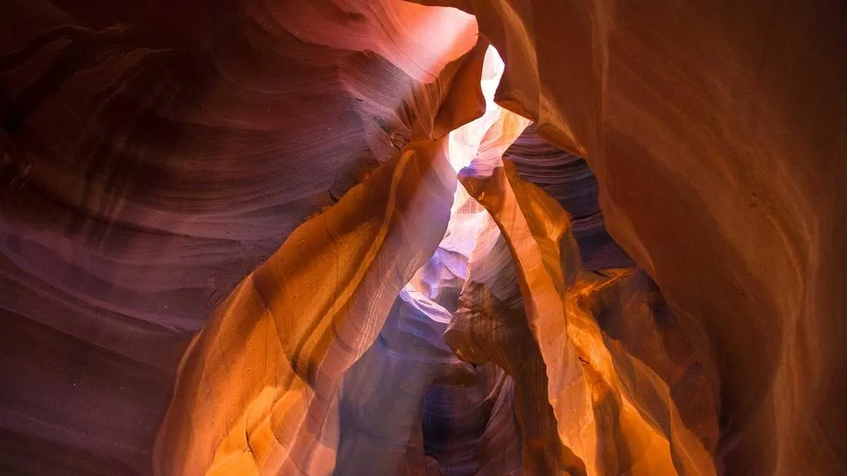 How to Cope with Traumatic Memory Intrusions: The Magical Effect of Active Contextualization
